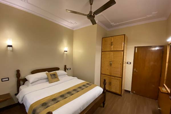 Junior Suite Room, THE BODHI TREE BNB, SHIMLA - Budget Hotels in Shimla